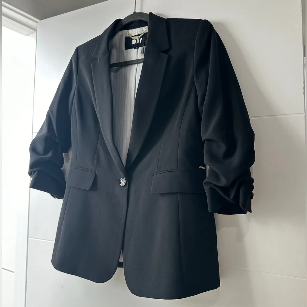 DKNY Black Tailored Blazer Womens Chic Minimalist Layering Jacket Model | Size 4 - Picture 8 of 11
